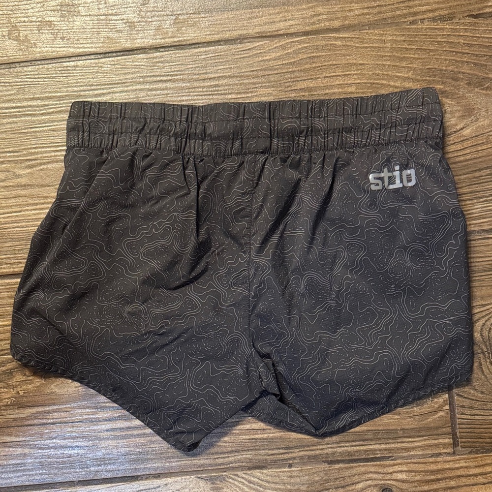 Stio Second Light Black Topo Patterned Women's Sh… - image 5